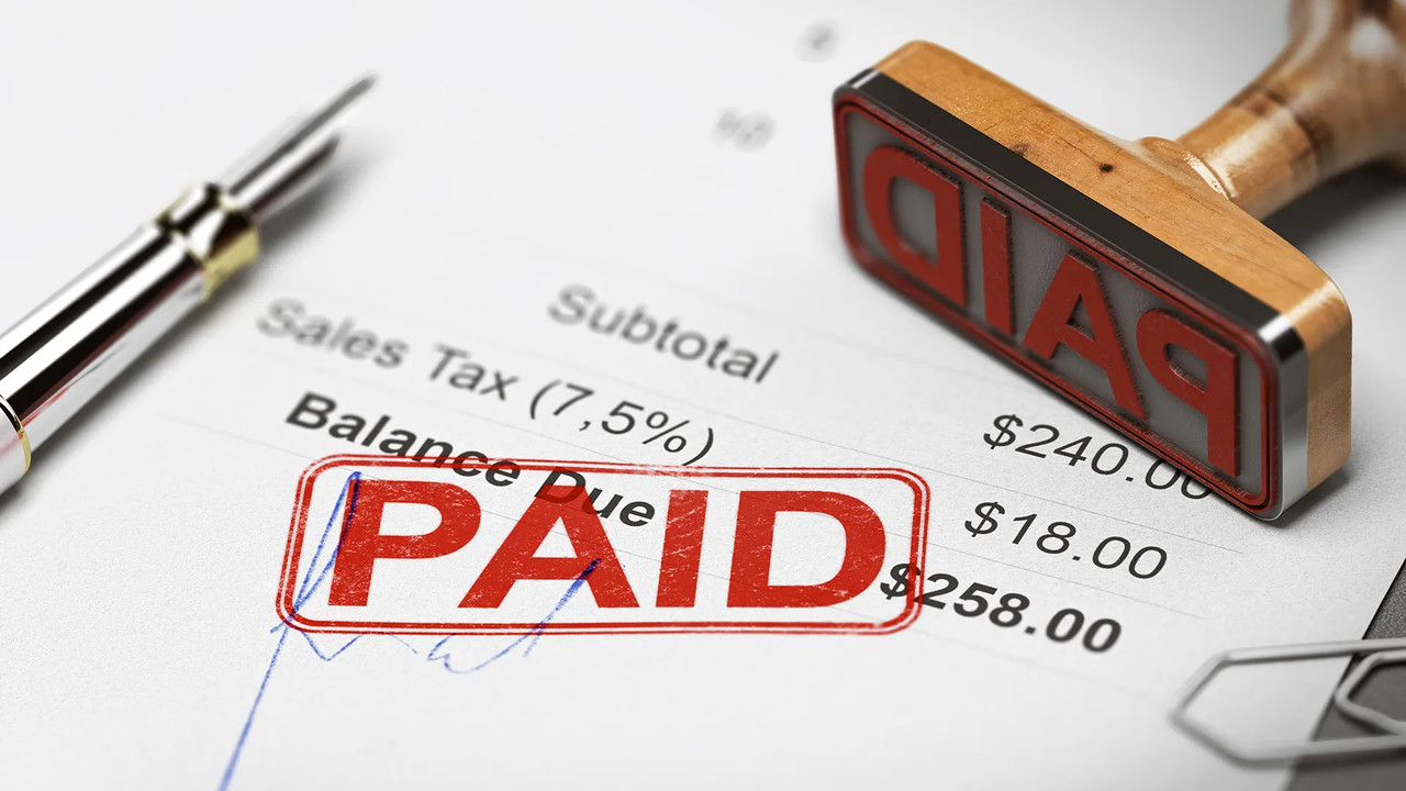 KINEK KELL KISKERESKEDELMI ADÓT FIZETNIE?