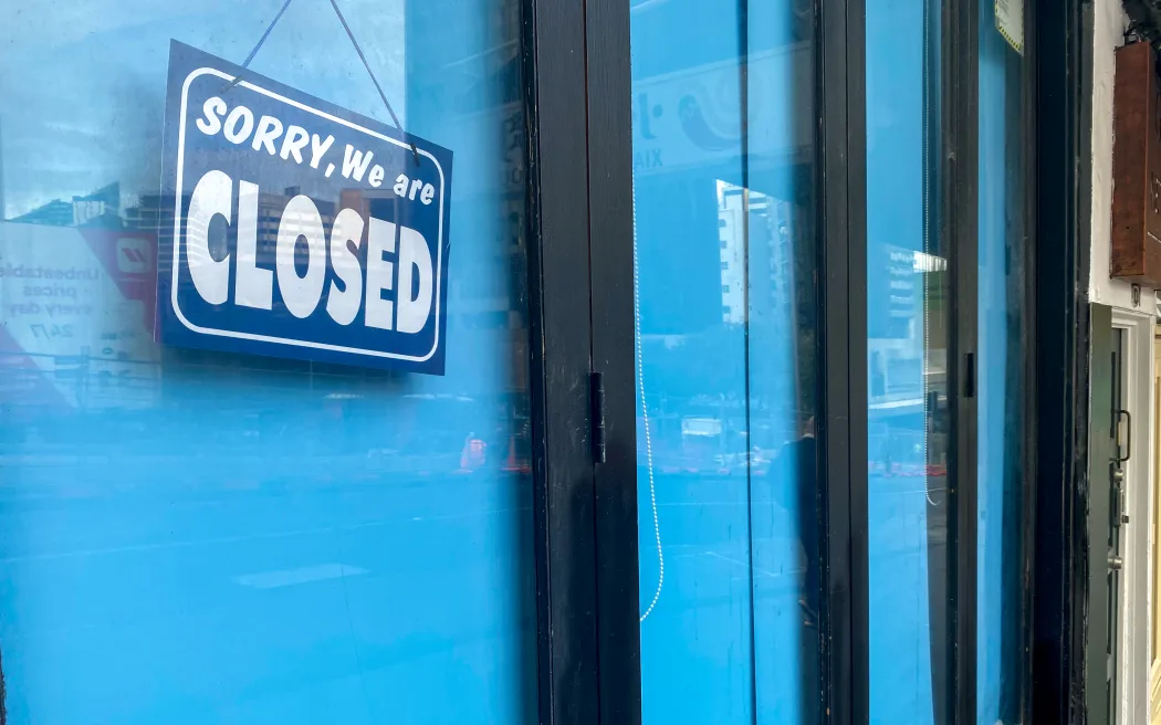 Hogyan zárjuk le a bankszámlát, adószámot és egyéb kötelezettségeket megszüntetéskor